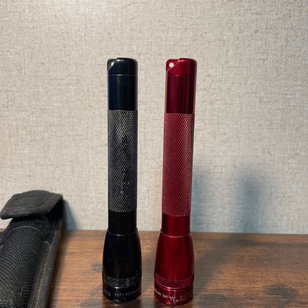 Maglite Mini AA Flashlight Bundle Red and Black with Nylon Belt Holster 2 Pack - Picture 3 of 11